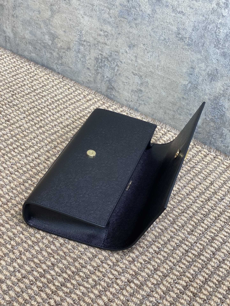 Y51 clutch bags